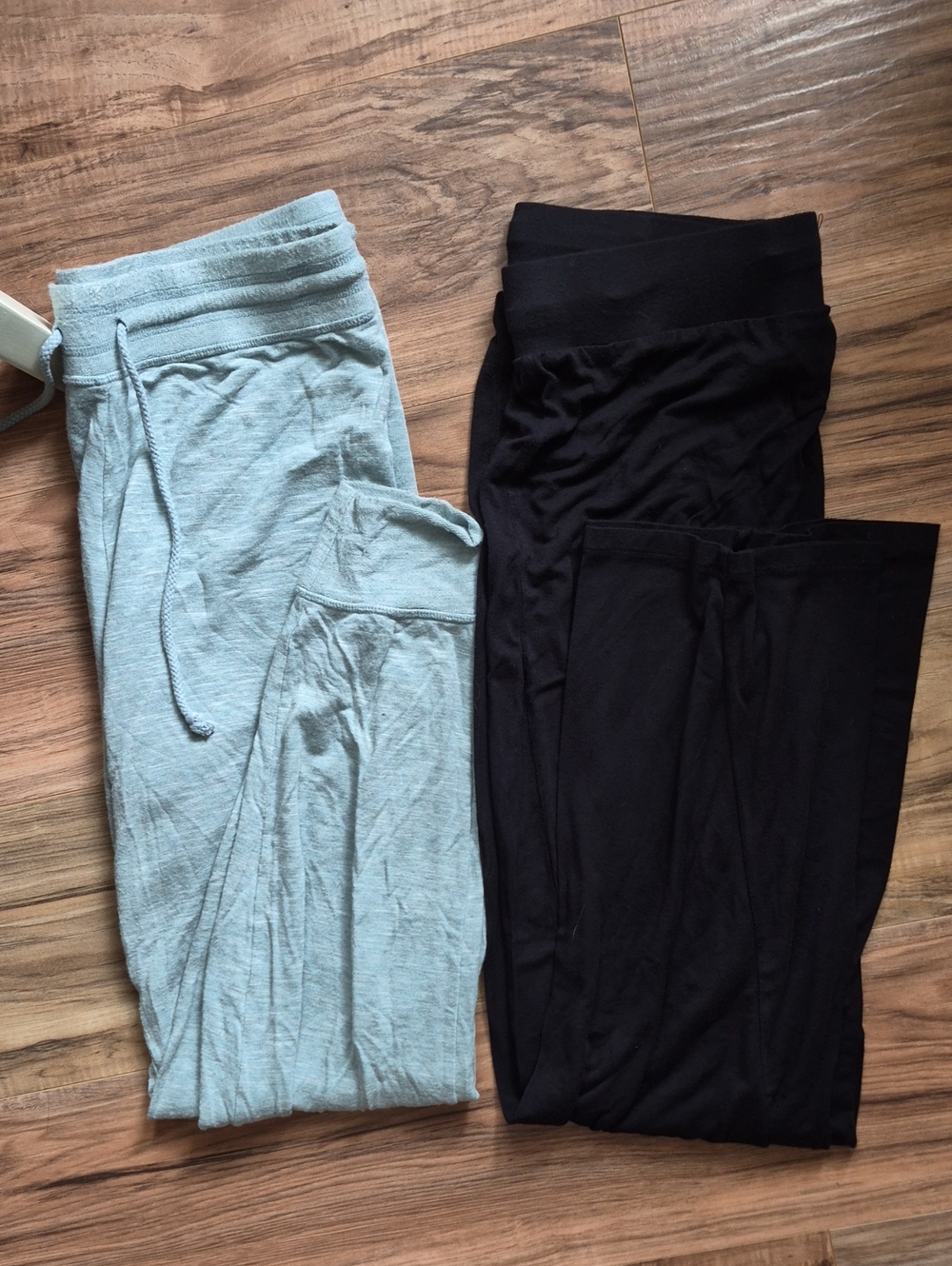 💙 2 Pc Bundle - Black & Light Green Light Jogging, Yoga or Lounge Pants